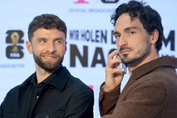 Müller (l) und Hummels steigen bei portugiesischem Club ein. (Archivbild)