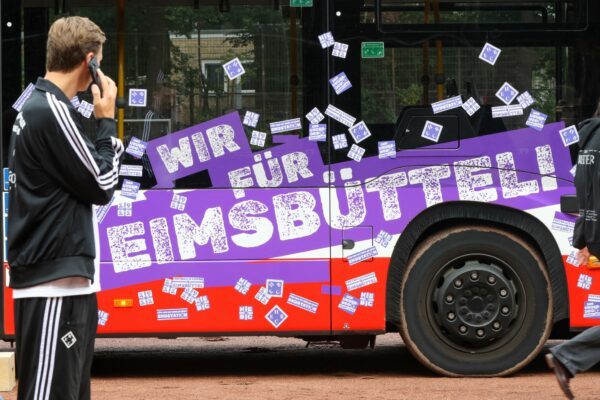 Spieler und Fans des HEBC verzierten einen Hamburger Linienbus. (Archivbild)