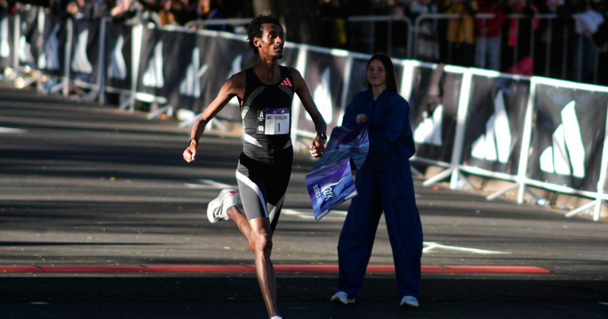 Der Äthiopier Yomif Kejelcha hat in Buenos Aires den Halbmarathon-Weltrekord unterboten.