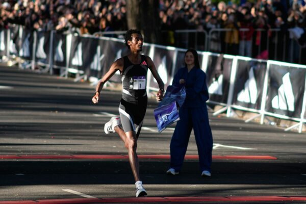 Der Äthiopier Yomif Kejelcha hat in Buenos Aires den Halbmarathon-Weltrekord unterboten.