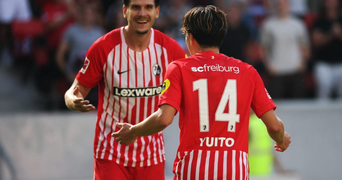 Freiburgs Top-Duo: Igor Matanovic (l.) jubelt mit Yuito Suzuki.