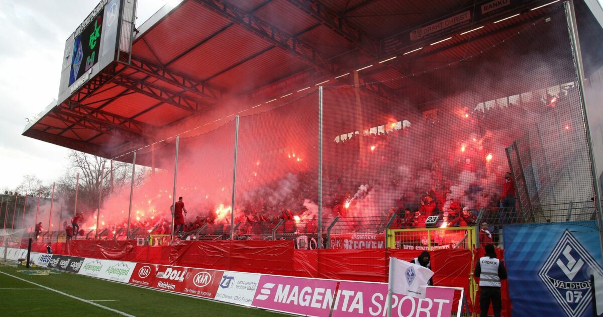 Zwischen dem Waldhof und Kaiserslautern geht es auch auf den Rängen hoch her.