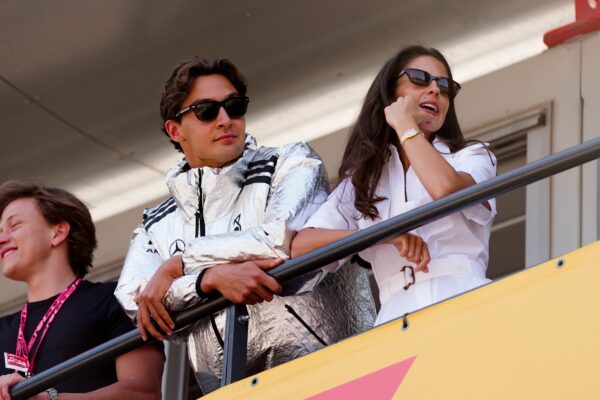 Formel-1-Pilot George Russell und seine Partnerin Carmen Mundt sind verlobt. (Archivbild)