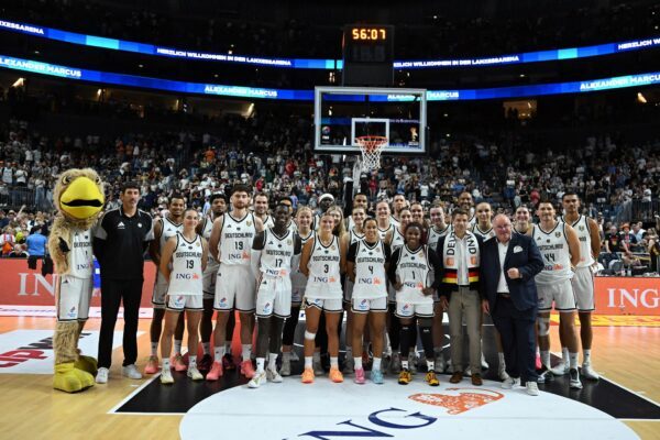 Beim Basketball-Doppelpack in Köln gab es eine besondere Vertragsverlängerung.