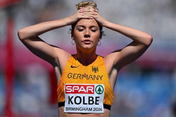 800-Meter-Läuferin Smilla Kolbe hat nach ihrem Halbfinale rassistische Hass-Kommentare im Netz gegen ihre Teamkollegen verurteilt und einen emotionalen Appell an die Fans gerichtet.