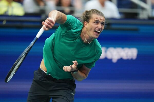 Alexander Zverev wird seinen ersten Auftritt bei den US Open unter Flutlicht absolvieren. (Archivbild)