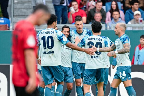 Nach etwas Geduld gewinnt Bayer Leverkusen schlussendlich deutlich bei Wehen Wiesbaden.