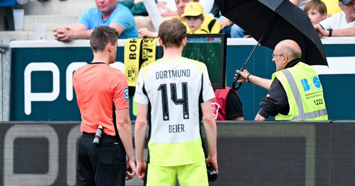 Entscheidungen nach Videobeweis sollen in der neuen Saison möglichst schnell getroffen werden. (Archivbild)