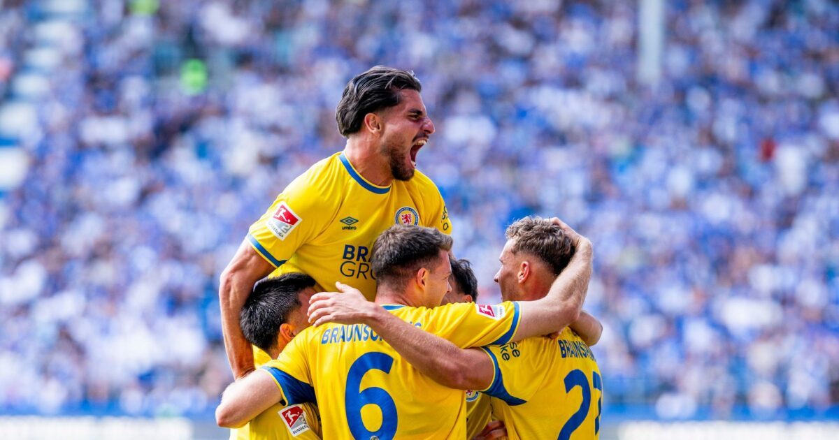Jubel-Pulk bei Eintracht Braunschweig. In Magdeburg gab es den ganz oft.