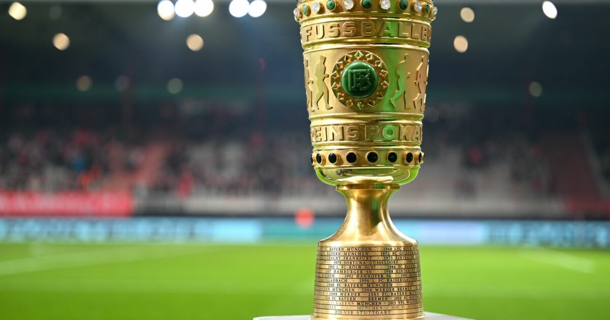 Objekt der Begierde: Die Trophäe im DFB-Pokal. (Archivbild)