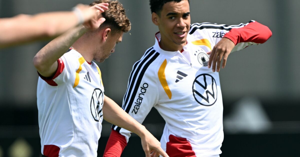 Kollegen bei Bayern und im Nationalteam: Joshua Kimmich (l) und Jamal Musiala. (Archivbild)