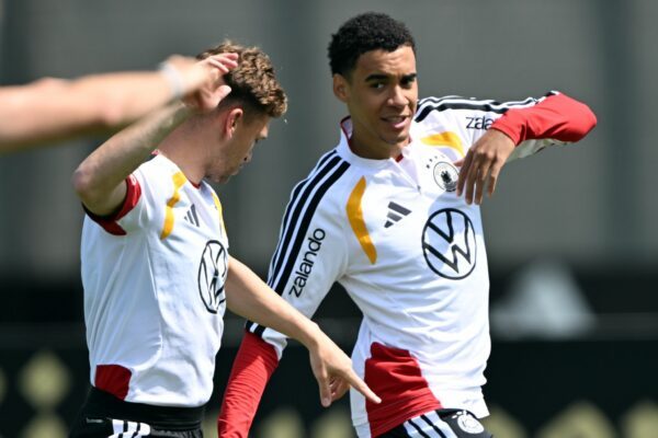 Kollegen bei Bayern und im Nationalteam: Joshua Kimmich (l) und Jamal Musiala. (Archivbild)