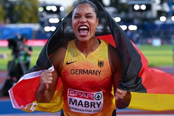 Kugelstoß-Olympiasiegerin Yemisi Mabry freute sich über EM-Bronze.