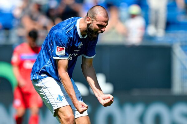 Darmstadt 98 hat gegen Holstein Kiel einen späten Punkt gerettet.