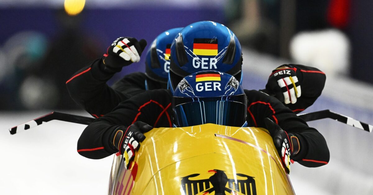 Zweimal Gold: Für Johannes Lochner und sein Team waren es erfolgreiche Winterspiele 2026. (Archivbild)