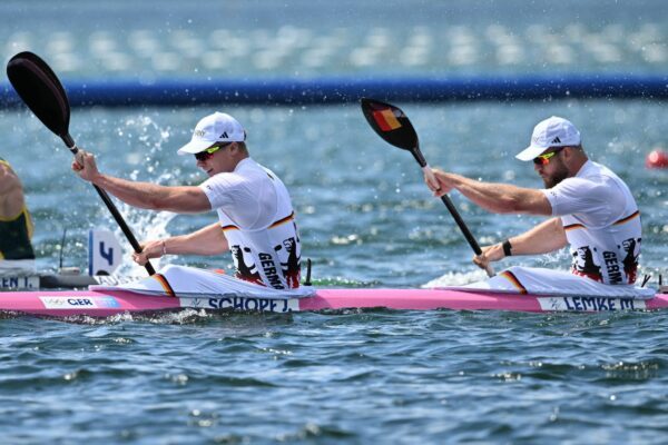 Jacob Schopf und Max Lemke (r) holen bei der Kanu-WM in Posen WM-Gold. (Archivbild)