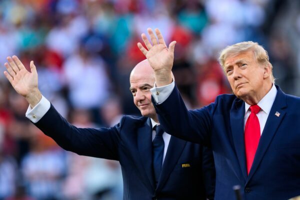 Sie gelten als beste Freunde. Nun gibt Trump Infantino Rückendeckung. (Archivbild)