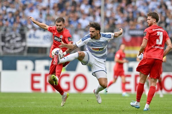Tyger Lobinger (m) erzielte das 1:1 für den MSV Duisburg.