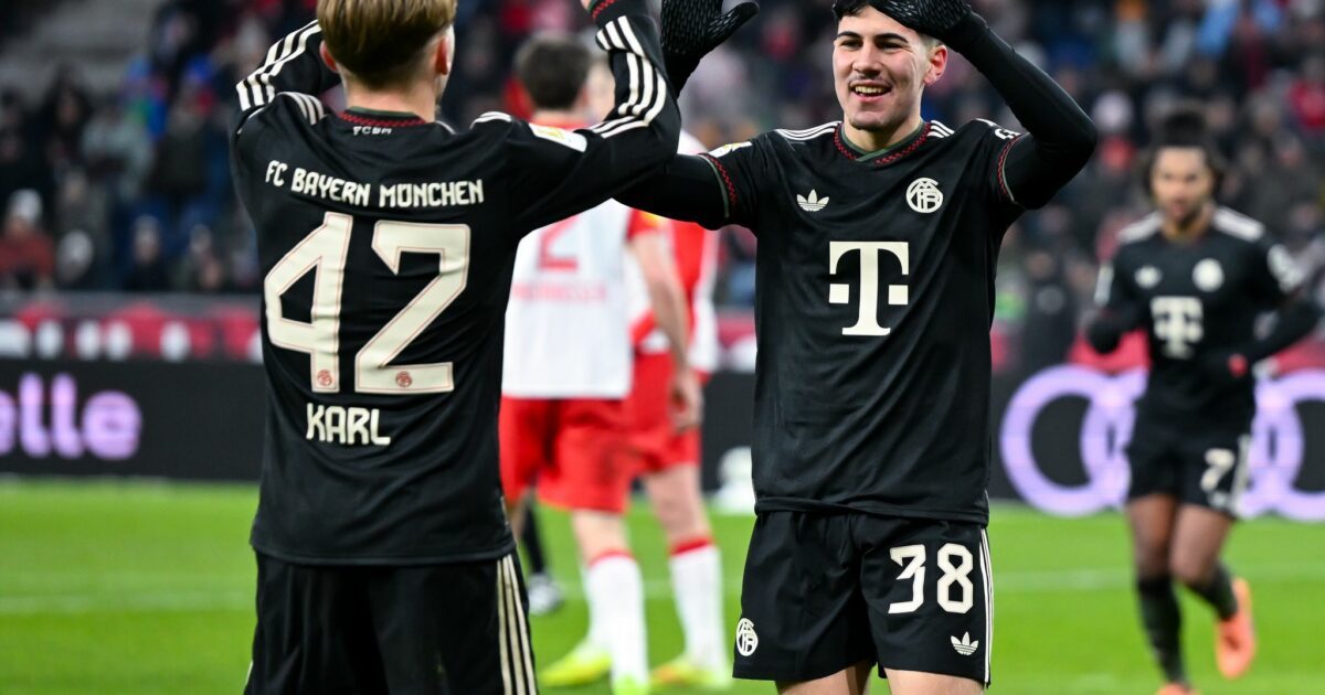 Felipe Chávez (r.) wechselt auf Leihbasis von den Bayern nach Magdeburg. (Archivbild)