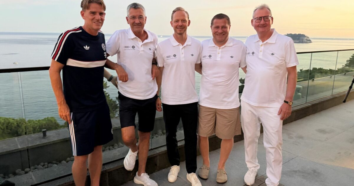 Eine Führungscrew des FC Bayern ist mit auf Asienreise.