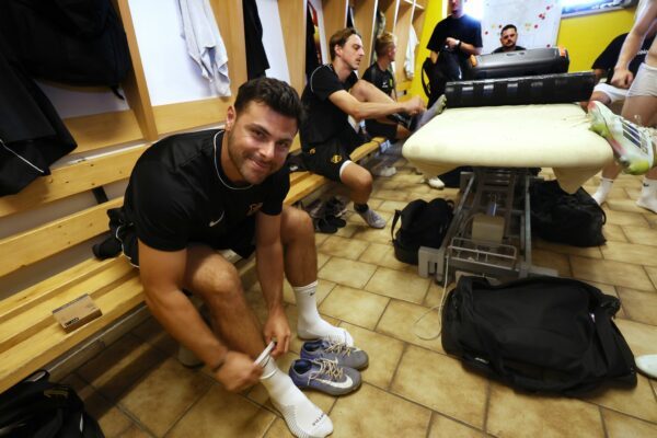 Amateurfußball statt Champions League: Kevin Volland in der Kabine seines Heimatvereins FC Thalhofen.