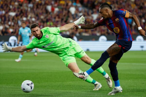 Raphinha erzielte das Führungstor für den FC Barcelona.
