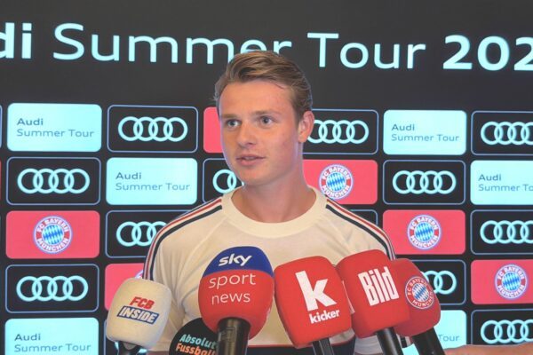 Jonas Urbig hält sich bei seinen DFB-Ambitionen zurück.