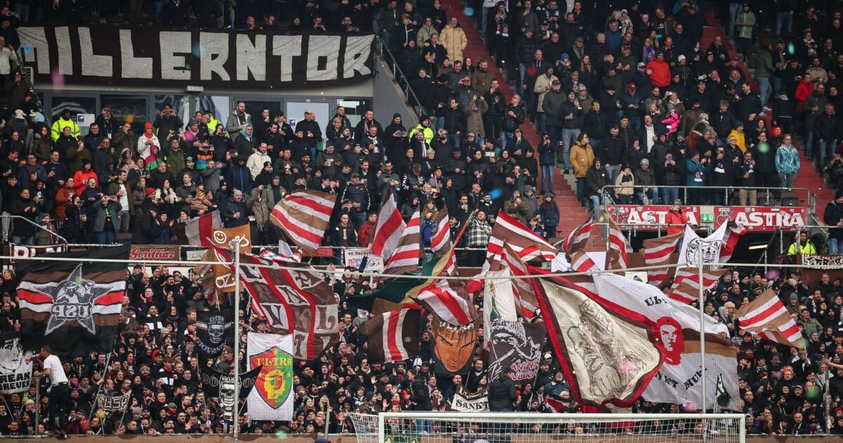 Die Ultra-Gruppe des FC St. Pauli bei einem Spiel im Millerntor-Stadion (Archivbild).