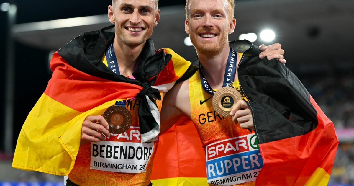 Karl Bebendorf (l) und Frederik Ruppert wollen auch weiter erfolgreich über die Hindernisse laufen.