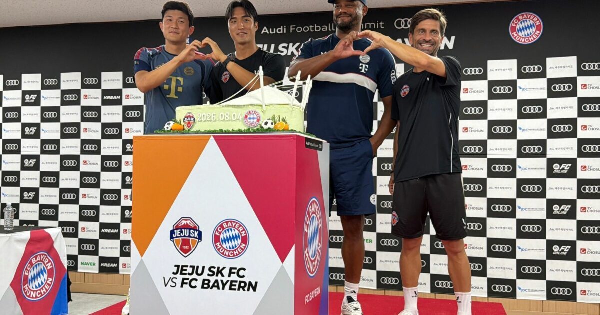 Ein Kuchen als Geschenk für Kompany & Co.