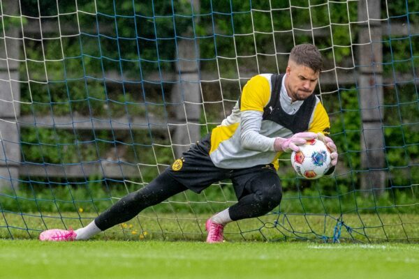 Steht in der ersten Pokalrunde beim BVB im Tor: Alexander Meyer. (Archivbild)