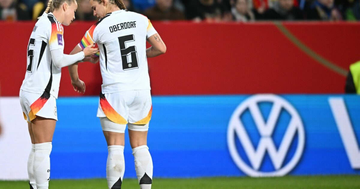 Giulia Gwinn (l) und Lena Oberdorf sind auch für die DFB-Elf unheimlich wichtig. (Archivbild)