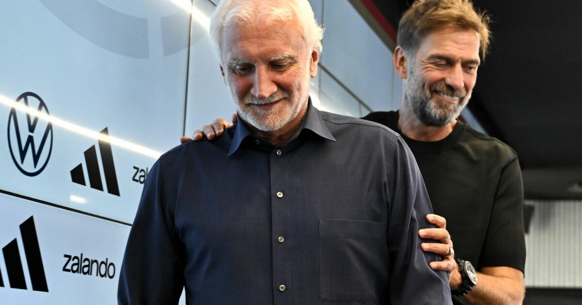 Rudi Völler (l) glaubt an einen Aufschwung unter dem neuen Bundestrainer Jürgen Klopp (r). (Archivbild)