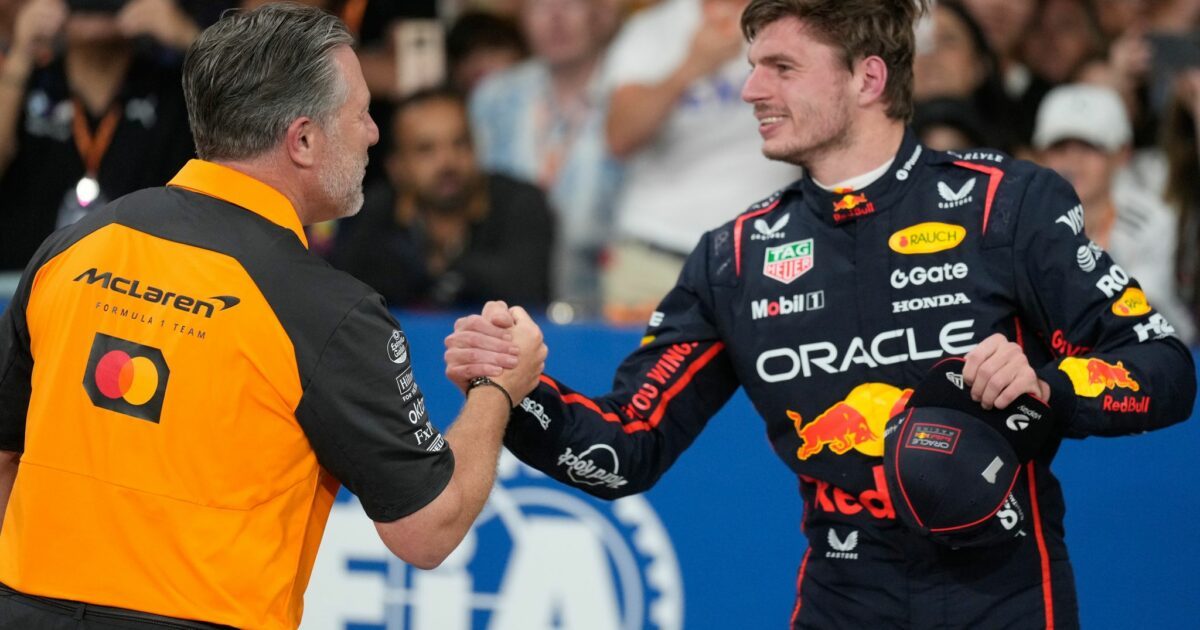 Zak Brown (l) hätte Max Verstappen gerne einmal in seinem Team. (Archivbild)