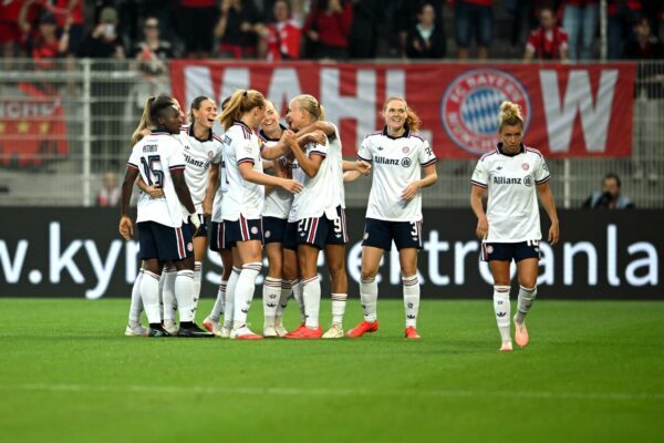 Die Bayern-Fußballerinnen bauten ihre Serie aus. (Archivbild)