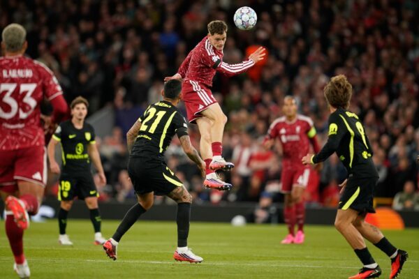Florian Wirtz (M) gewann mit dem FC Liverpool.
