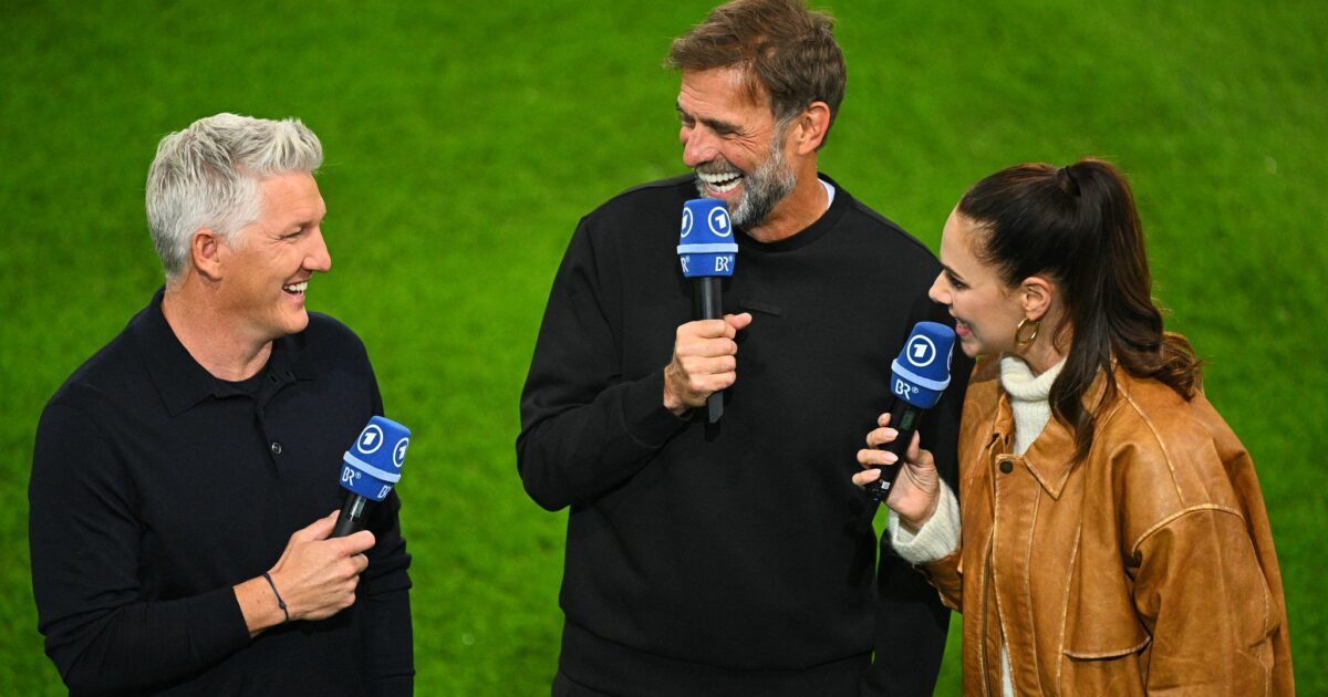 TV-Experte Bastian Schweinsteiger zusammen mit Bundestrainer Jürgen Klopp und ARD-Moderatorin Esther Sedlaczek vor dem Länderspiel gegen Griechenland.