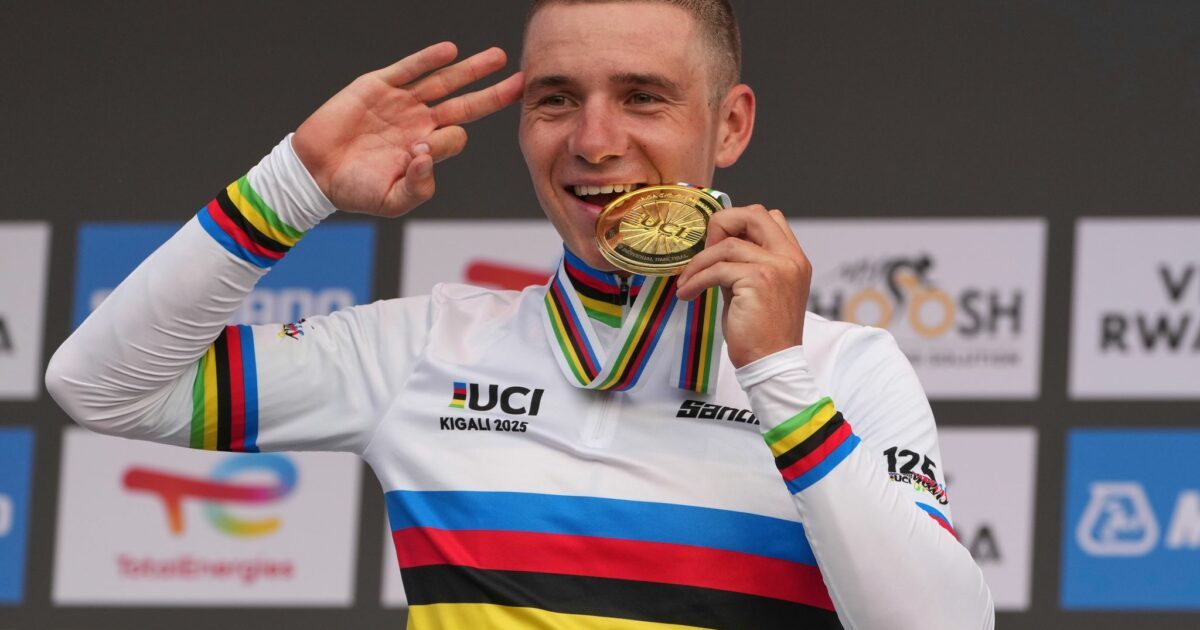 Remco Evenepoel will als erster Mann Doppel-Weltmeister werden. (Archivbild)