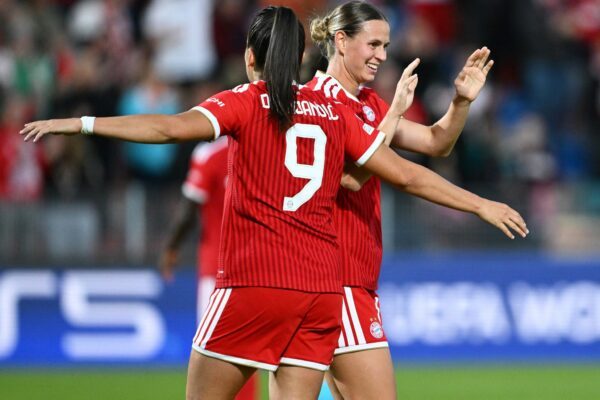Nationalstürmerin Klara Bühl (r.): Wichtiges 1:0 bei Benfica Lissabon. (Archivbild)
