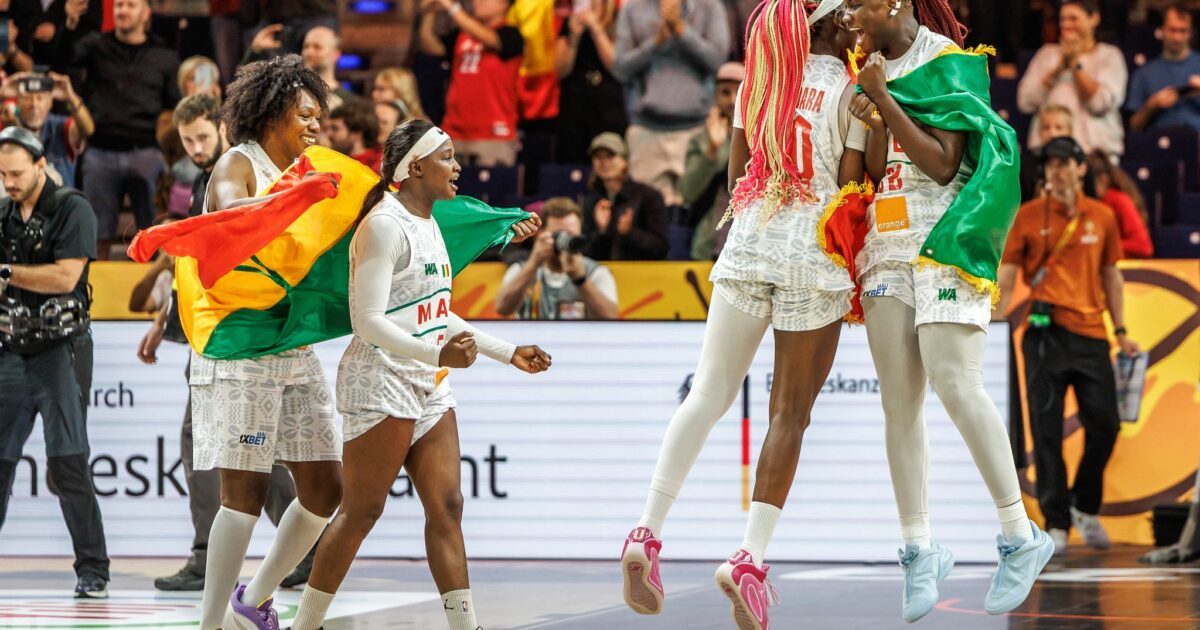 Malis Spielerinnen konnten ihren Erfolg gegen Spanien kaum fassen.