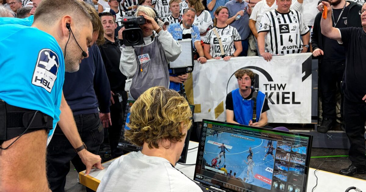 Die Überprüfung der letzten Szene des Derbys sorgte beim THW Kiel für Ärger und Unverständnis.