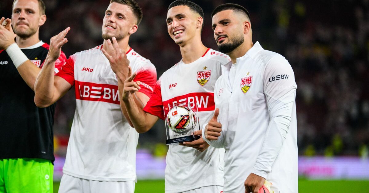 Deniz Undav (r) freut sich mit seinen Teamkollegen Bilal El Khannouss (m) und Ermedin Demirovic (l) über den Sieg des VfB.