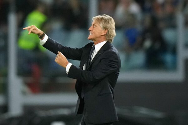 Mancinis Nationaltrainer-Comeback beginnt mit Pfiffen und einer Niederlage.