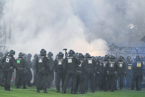 Beim Pokal-Duell zwischen Mannheim und Kaiserslautern gab es heftige Ausschreitungen. (Archivbild)