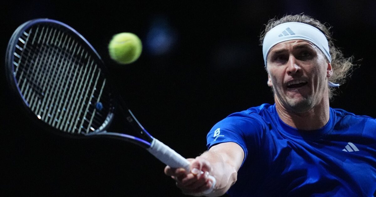 Alexander Zverev schlägt aktuell beim Laver Cup auf.
