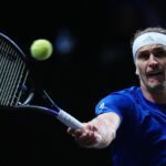 Alexander Zverev schlägt aktuell beim Laver Cup auf.