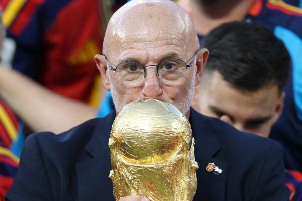 Der Erfolgscoach Spaniens hat einen neuen Vertrag unterschrieben. (Archivbild)