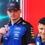 Max Verstappen (l) und Isack Hadjar fahren auch 2027 zusammen. (Archivbild)
