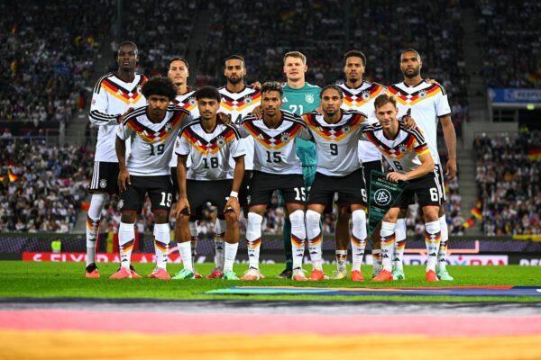 Die DFB-Elf posiert vor dem Anpfiff für das Teamfoto.