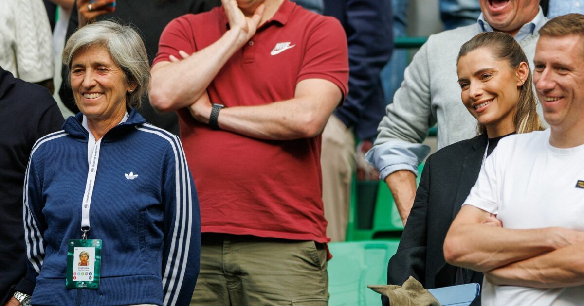 Zverevs Mutter Irina (l) hatte beim Davis Cup eine besondere Aufgabe.